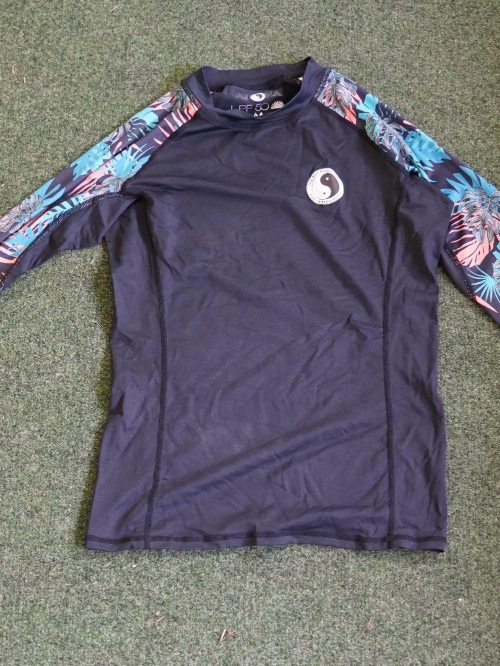 T&C Surf Long Sleeve Rash Guard Size Medium